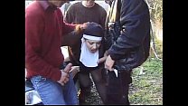Jessica Rizzo Nonne bekleidet mit einer Bande, die von Amateurfickern geknallt wurde.